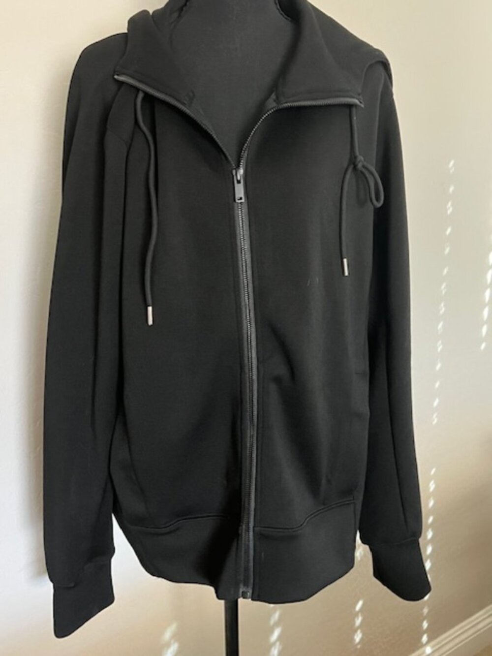 Moco Black Zip up Hoodie Jacket 2XL Lightweight Stretch Drawstring Casual NWOT